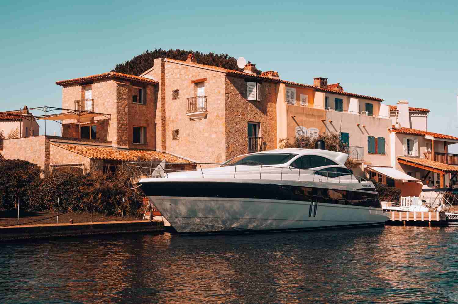 yatch au port de grimaud