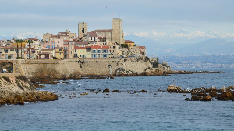 Comment améliorer la visibilité de son hôtel sur la Côte d’Azur ?